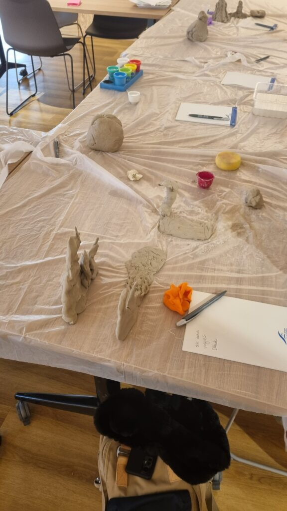 atelier d'art-thérapie modelage à l'argile